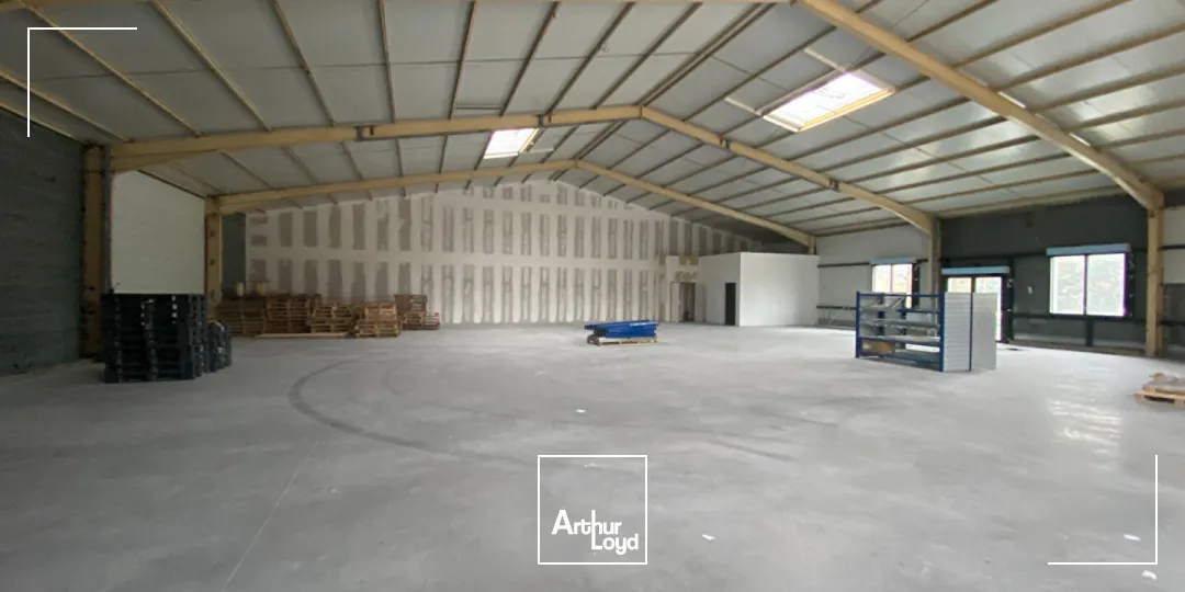 A LOUER local d'activité 683.1m² environ - Tonnay-Charente