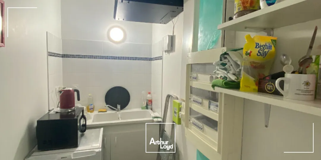 A LOUER, Local professionnel 47 m2 environ - secteur Hôpital