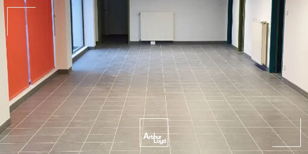 A VENDRE - LIMOGES secteur Chenieux - bureaux de 825 m² avec parking