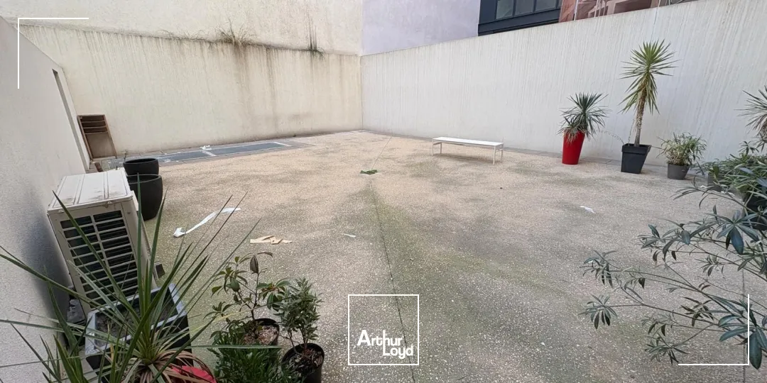 Bureaux / local avec cour à vendre - La Joliette - 13002 Marseille