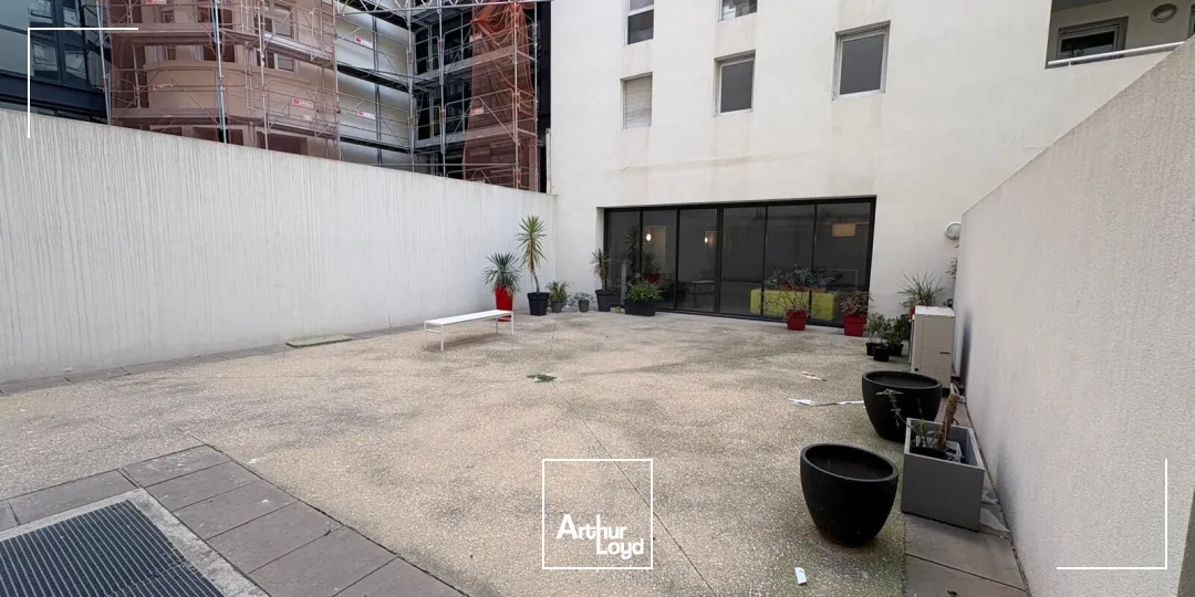 Bureaux / local avec cour à vendre - La Joliette - 13002 Marseille