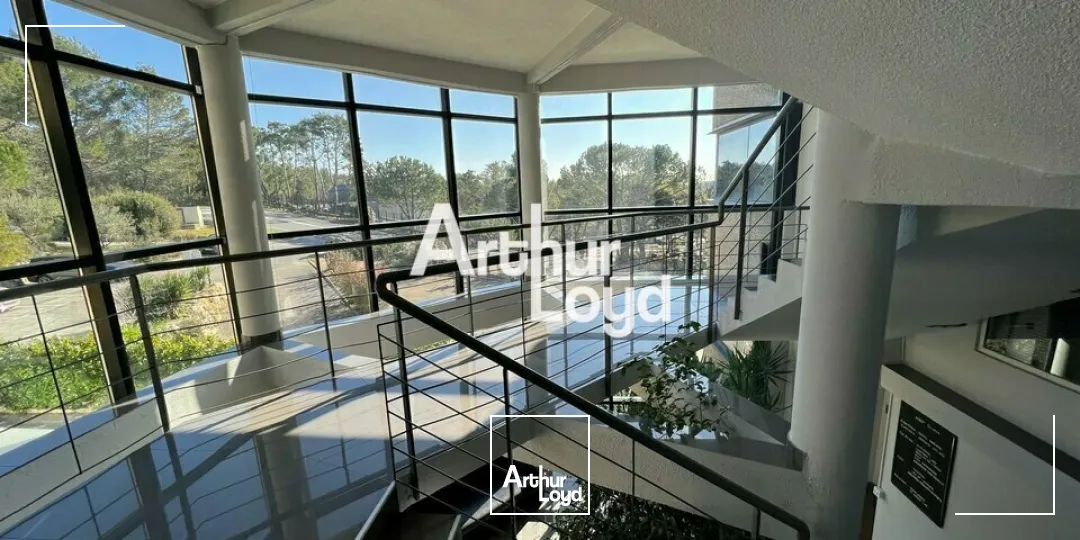 Bureaux à louer cloisonnés et climatisés bon standing - Valbonne