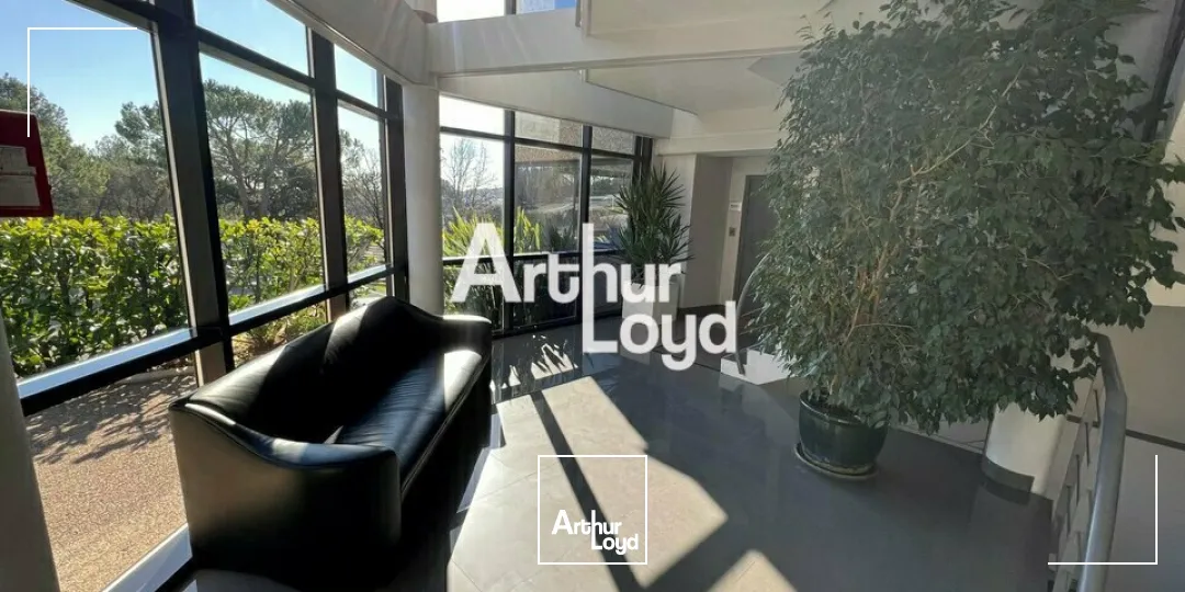 Bureaux à louer cloisonnés et climatisés bon standing - Valbonne