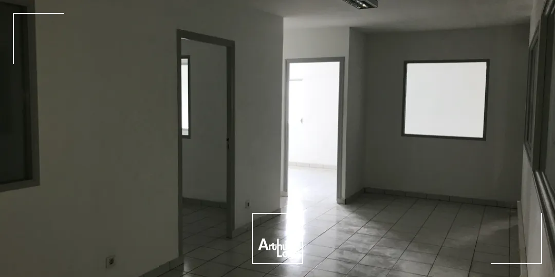 BUREAUX 135 M2 LE LAMENTIN