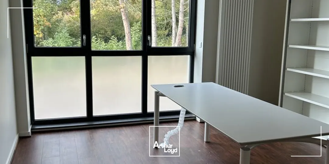 BUREAUX à LOUER de 325.32 m²