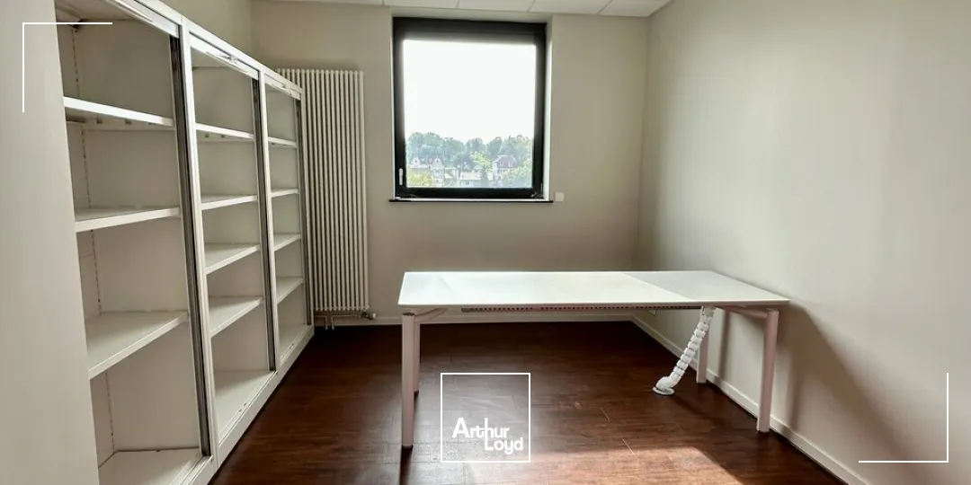 BUREAUX à LOUER de 325.32 m²