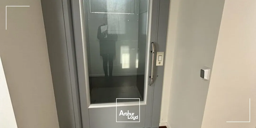 BUREAUX à LOUER de 325.32 m²