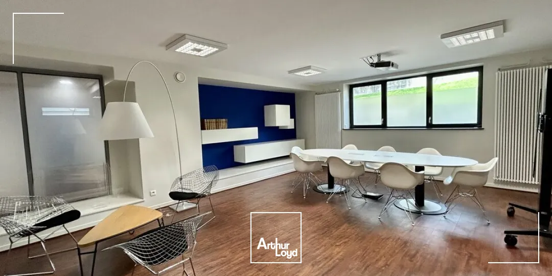 BUREAUX à LOUER de 325.32 m²