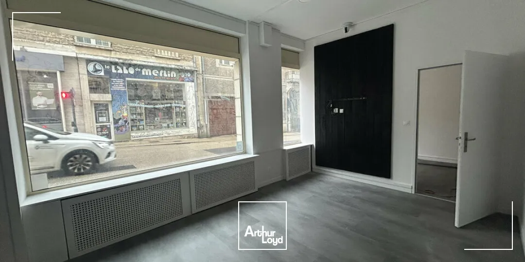 LOCAL COMMERCIAL À VENDRE AVEC FORTE VISIBILITÉ  CENTRE-VILLE DE POITIERS - 105m²