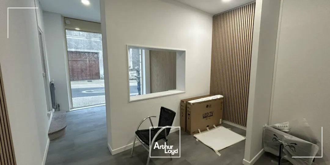 LOCAL COMMERCIAL À VENDRE AVEC FORTE VISIBILITÉ  CENTRE-VILLE DE POITIERS - 105m²