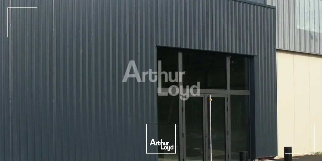 CHATEAUROUX LE POINCONNET - A LOUER CELLULE D'ACTVITE / COMMERCE - 158 m²