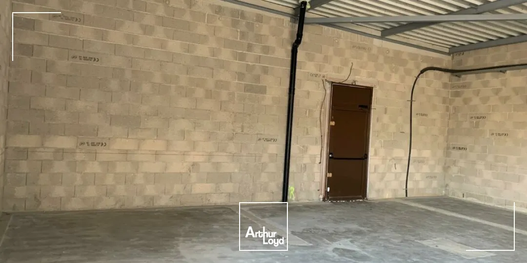 CELLULE COMMERCIALE EMPLACEMENT EXCEPTIONNEL - ZONE COMMERCIALE