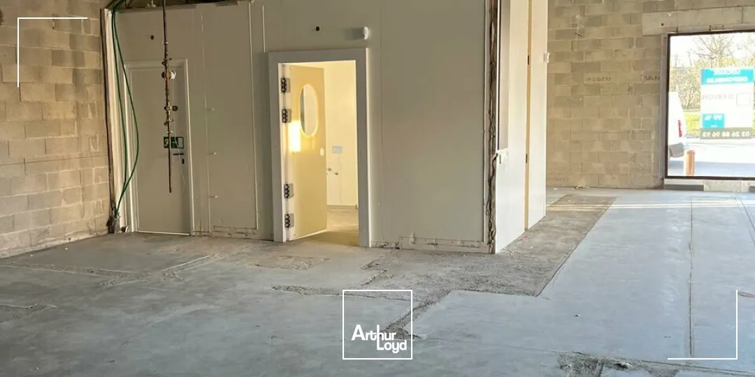 CELLULE COMMERCIALE EMPLACEMENT EXCEPTIONNEL - ZONE COMMERCIALE