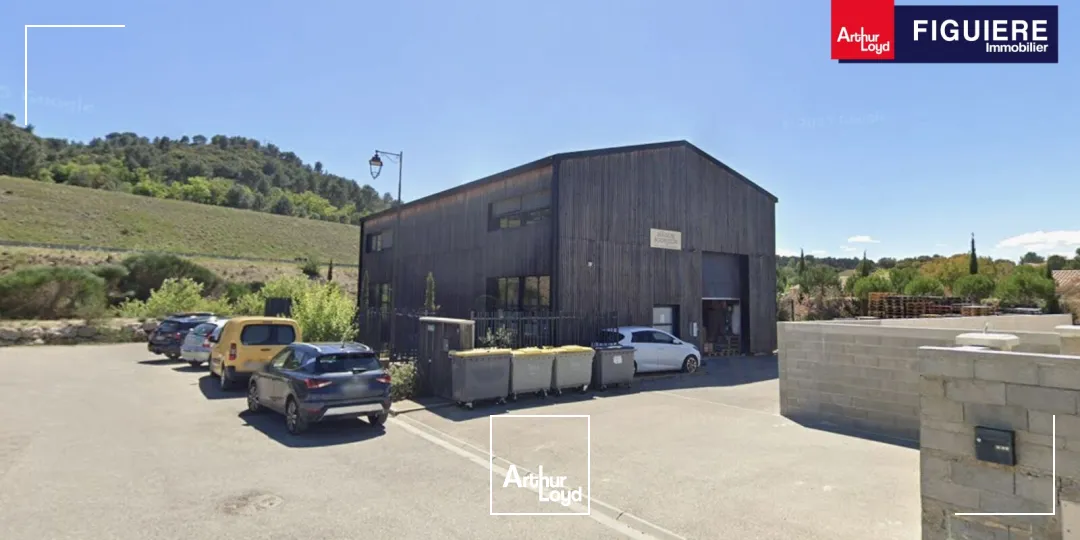 Bâtiment indépendant de 320m² à louer CHARLEVAL