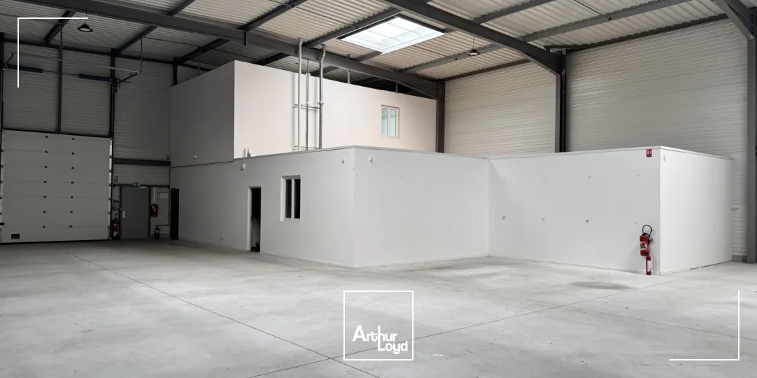 À louer / à vendre - Cellule mixte entrepôt / bureaux - 553 m² - Zone de la Pilaterie - au sein d'un Parc récent et sécurisé 