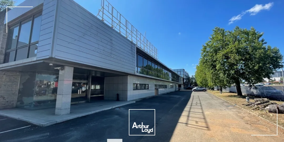 A louer - LE PERIPHERIQUE - Bureaux en rez-de-chaussée - Villeurbanne 