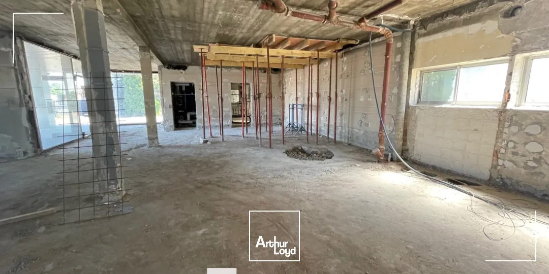 A louer - LE PERIPHERIQUE - Bureaux en rez-de-chaussée - Villeurbanne 