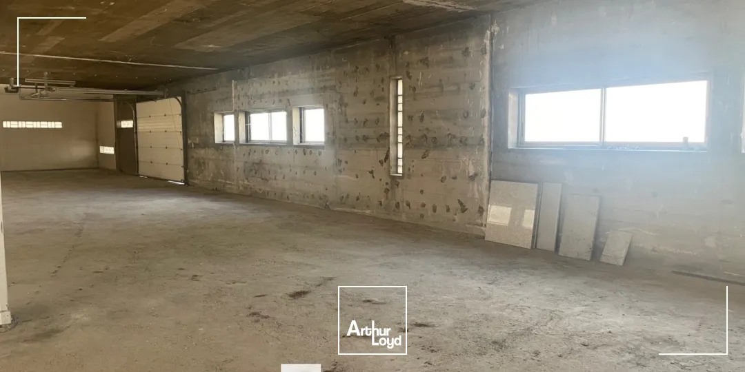 A louer - LE PERIPHERIQUE - Bureaux en rez-de-chaussée - Villeurbanne 