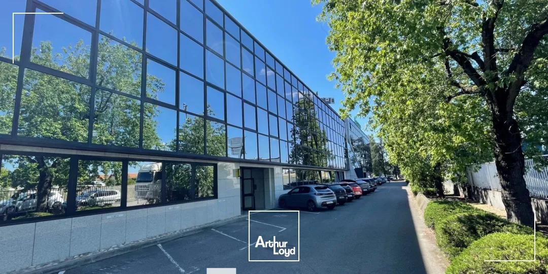 A louer - LE PERIPHERIQUE - Bureaux en rez-de-chaussée - Villeurbanne 