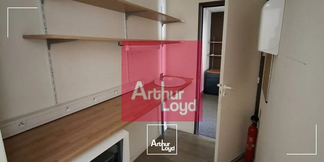 RIOM CENTRE LOCAL COMMERCIAL A LOUER 113 m²