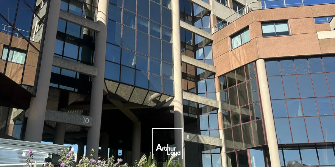 BUREAUX à VENDRE de 435.99 m²