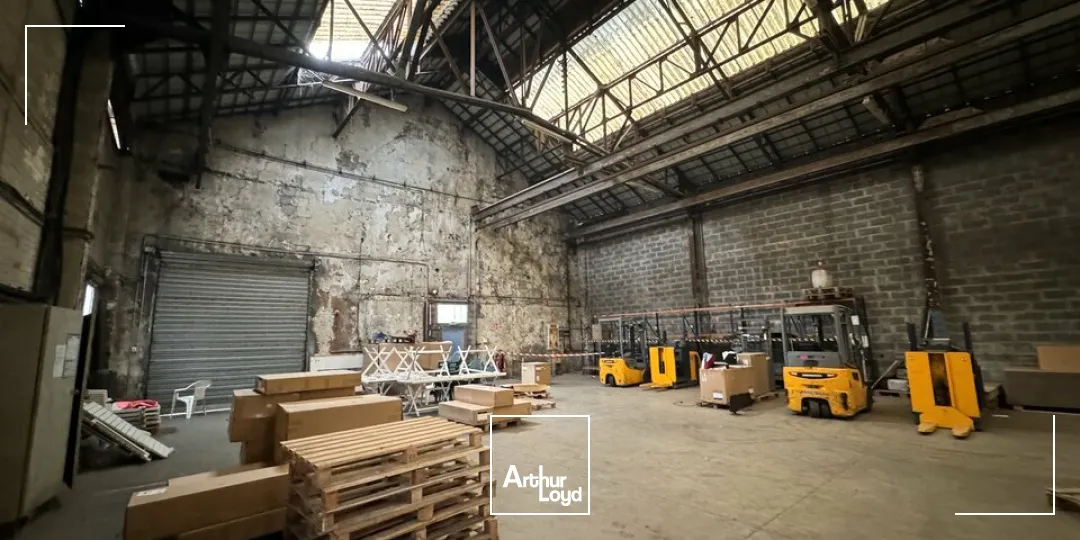 A VENDRE - LE HAVRE - ENTREPÔT 12&nbsp;729 m2 + TERRE PLEIN 4&nbsp;000 m2