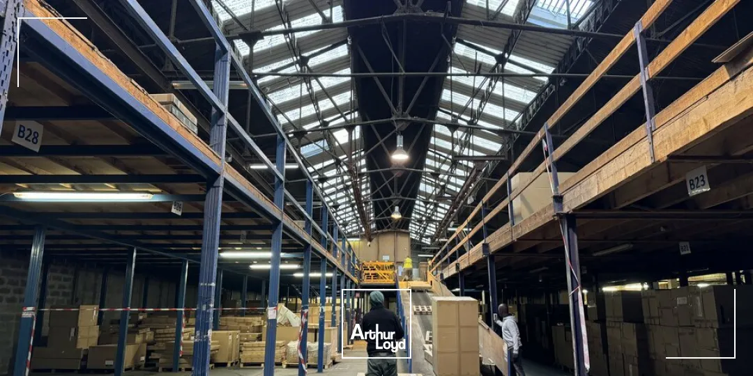 A VENDRE - LE HAVRE - ENTREPÔT 12&nbsp;729 m2 + TERRE PLEIN 4&nbsp;000 m2