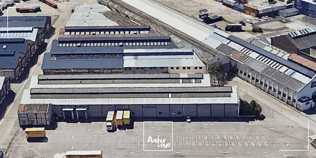 A VENDRE - LE HAVRE - ENTREPÔT 12&nbsp;729 m2 + TERRE PLEIN 4&nbsp;000 m2