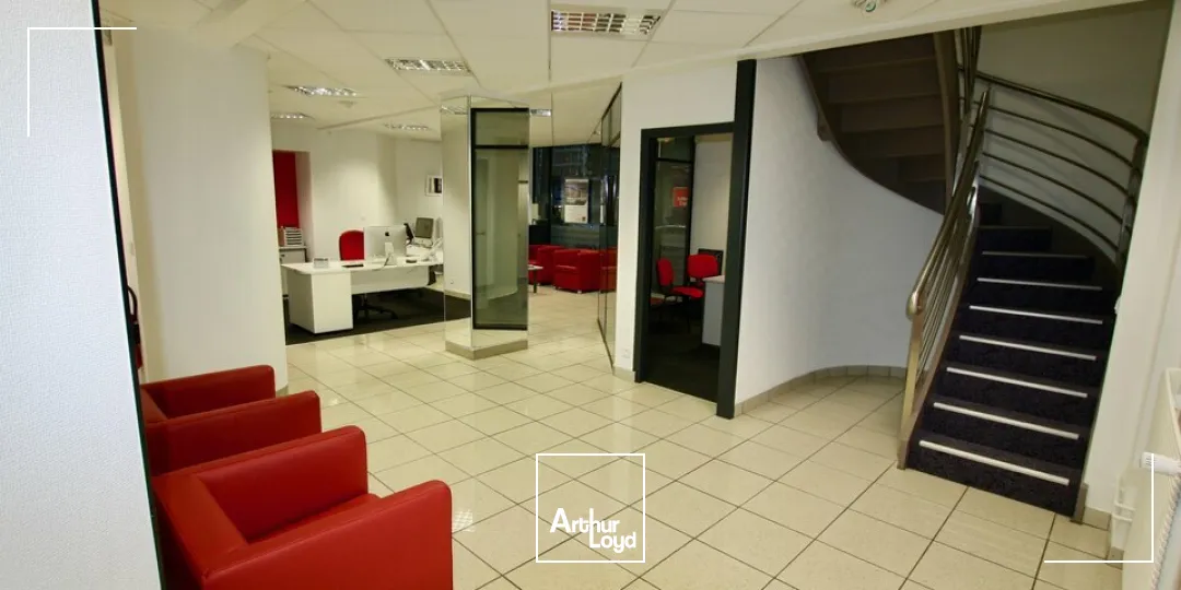 A LOUER - HÔTEL DE VILLE - BUREAUX 170 m2 + PARKINGS