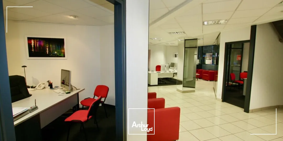 A LOUER - HÔTEL DE VILLE - BUREAUX 170 m2 + PARKINGS