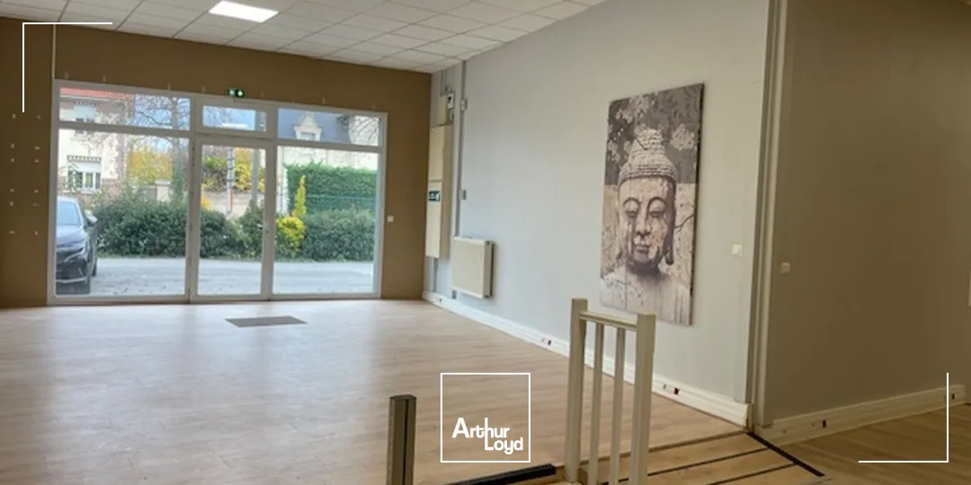 Excellente visibilité. Bel emplacement sur axe passant. Locaux de 502 m2 situés proche du centre ville de Soissons. Disponible immédiatement.