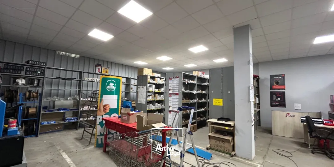 A VENDRE - BÂTIMENT D'ACTIVITÉ - 994 M2 - MONT D'ORIGNY