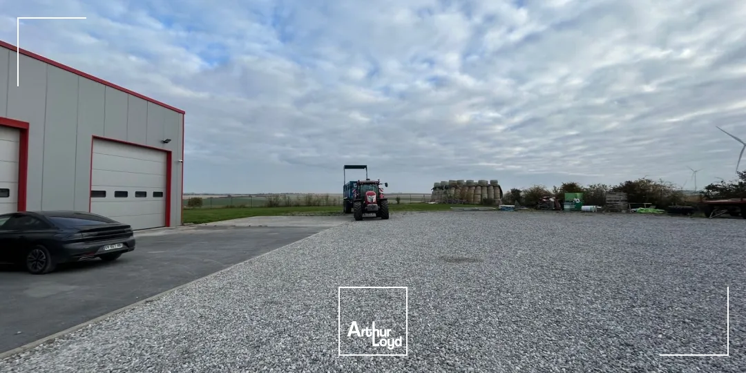 A VENDRE - BÂTIMENT D'ACTIVITÉ - 994 M2 - MONT D'ORIGNY