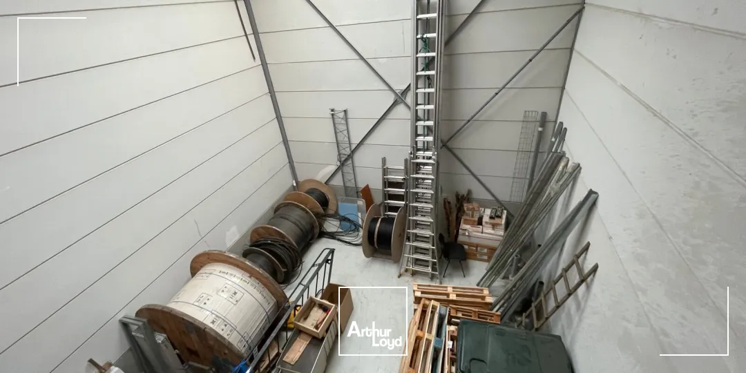 A Louer - Local d'activité d'environ 270 m2 