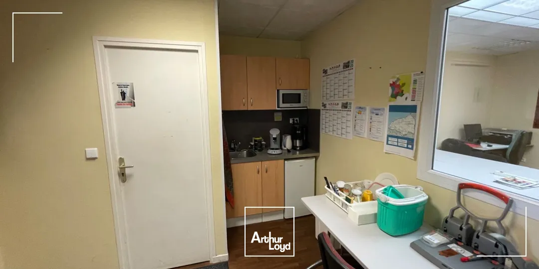 A Louer - Local d'activité d'environ 270 m2 