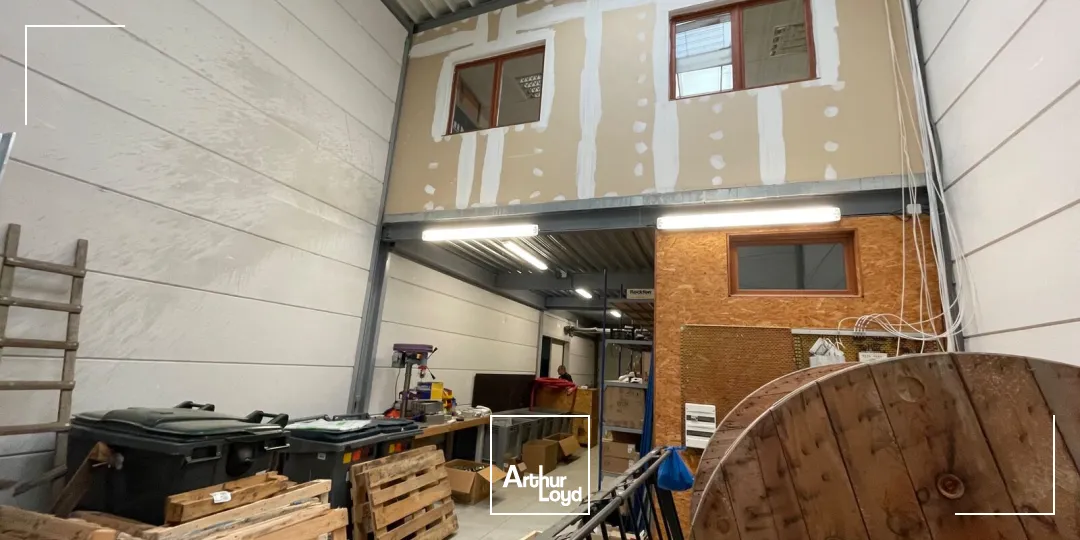 A Louer - Local d'activité d'environ 270 m2 