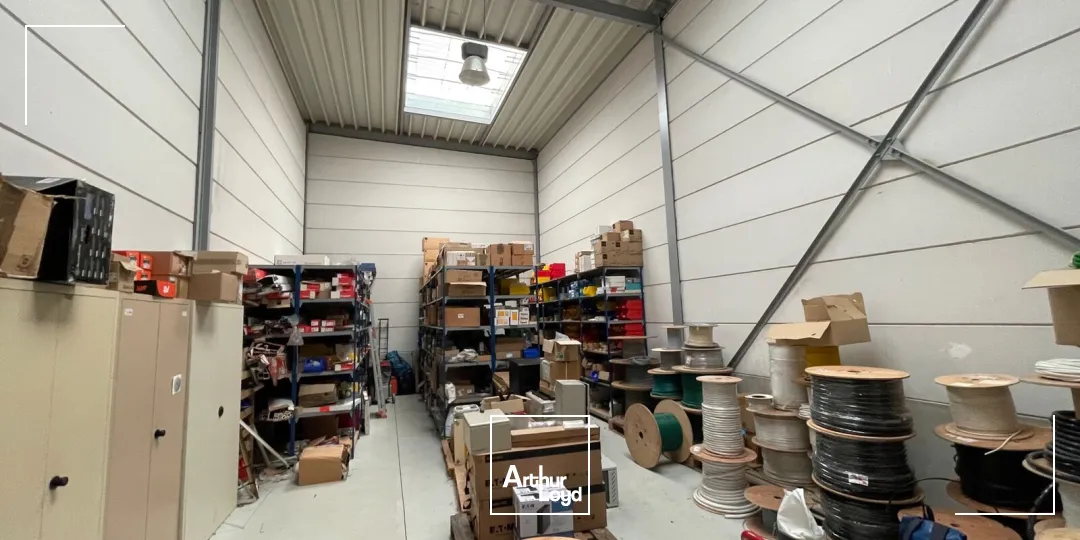 A Louer - Local d'activité d'environ 270 m2 