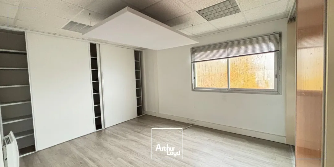 BÂTIMENT INDÉPENDANT DE BUREAUX À LOUER-535 M ²-TREILLIÈRES