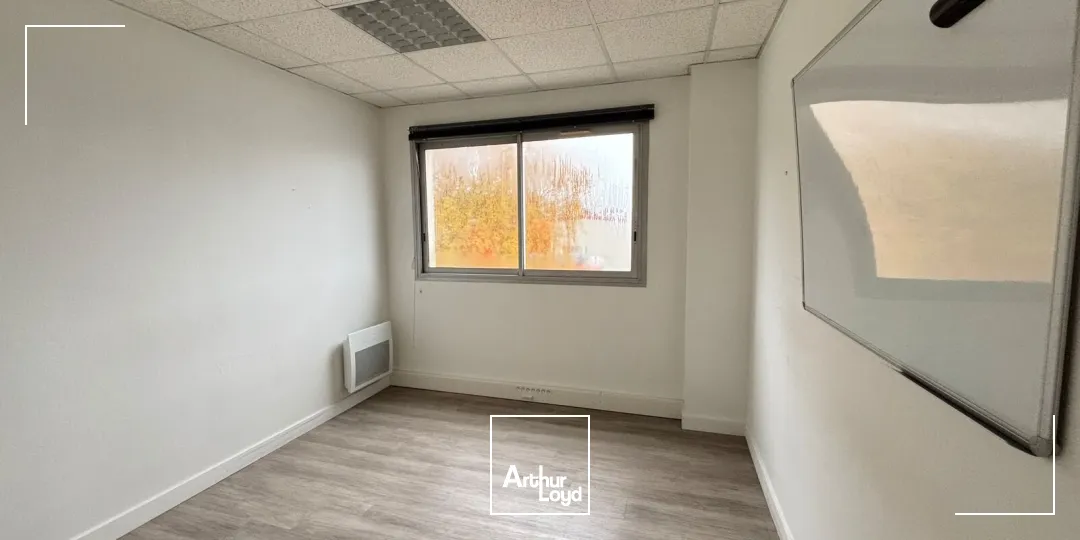 BÂTIMENT INDÉPENDANT DE BUREAUX À LOUER-535 M ²-TREILLIÈRES