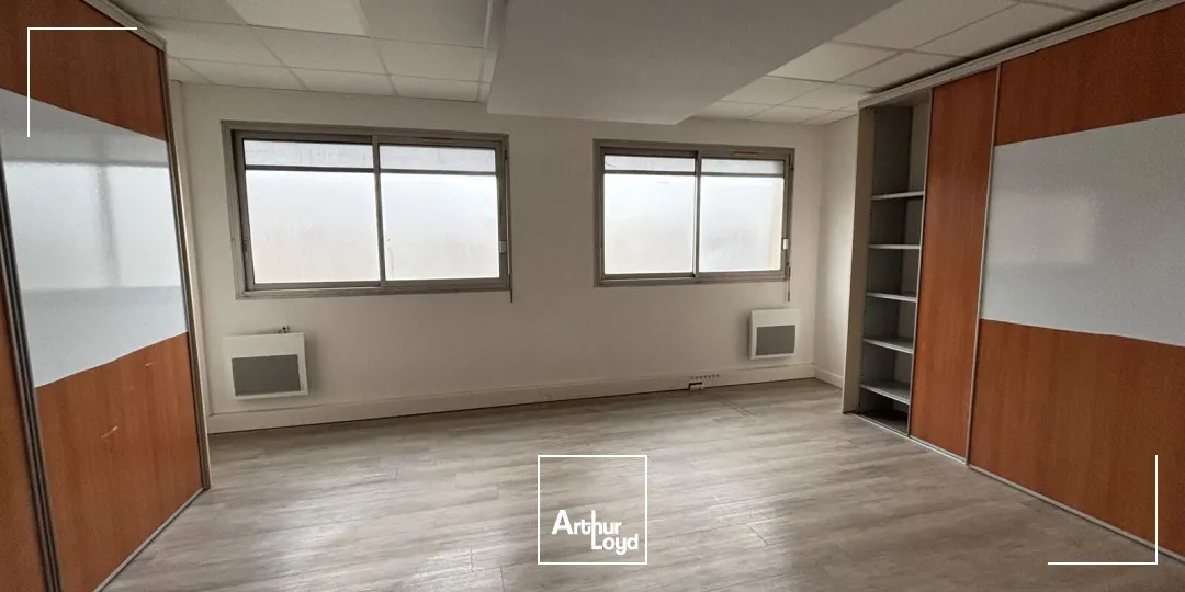 BÂTIMENT INDÉPENDANT DE BUREAUX À LOUER-535 M ²-TREILLIÈRES