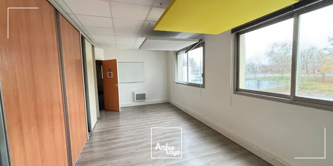BÂTIMENT INDÉPENDANT DE BUREAUX À LOUER-535 M ²-TREILLIÈRES