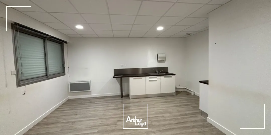 BÂTIMENT INDÉPENDANT DE BUREAUX À LOUER-535 M ²-TREILLIÈRES