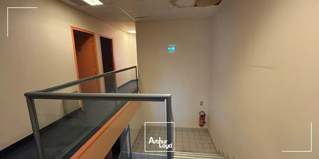 BÂTIMENT INDÉPENDANT DE BUREAUX À LOUER-535 M ²-TREILLIÈRES