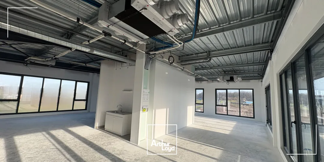 Immeuble neuf de bureaux à louer : 1&nbsp;090 m² divisibles dès 165 m² - Saran (Motte Pétrée), Loiret (45)