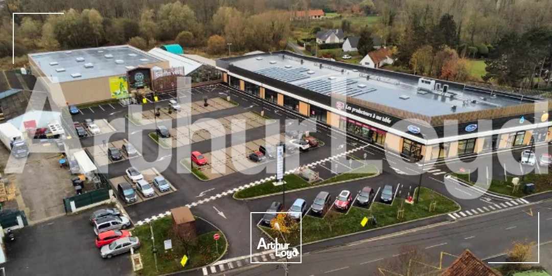 Locaux commerciaux à louer Cucq - Cellules de 75 m² et 242 m² en zone commerciale avec belle vitrine