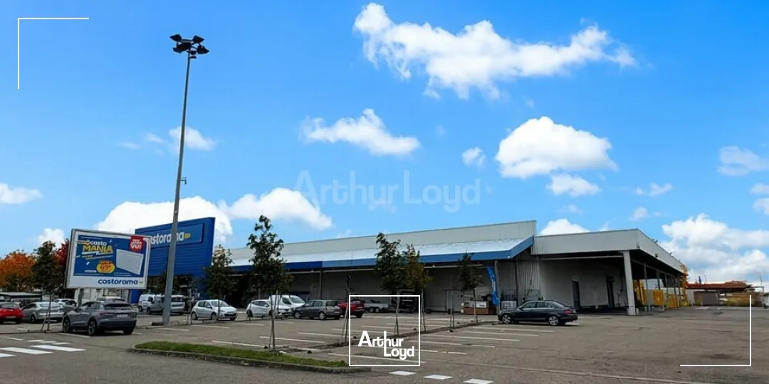 LOCAL COMMERCIAL à LOUER de 1396 m²