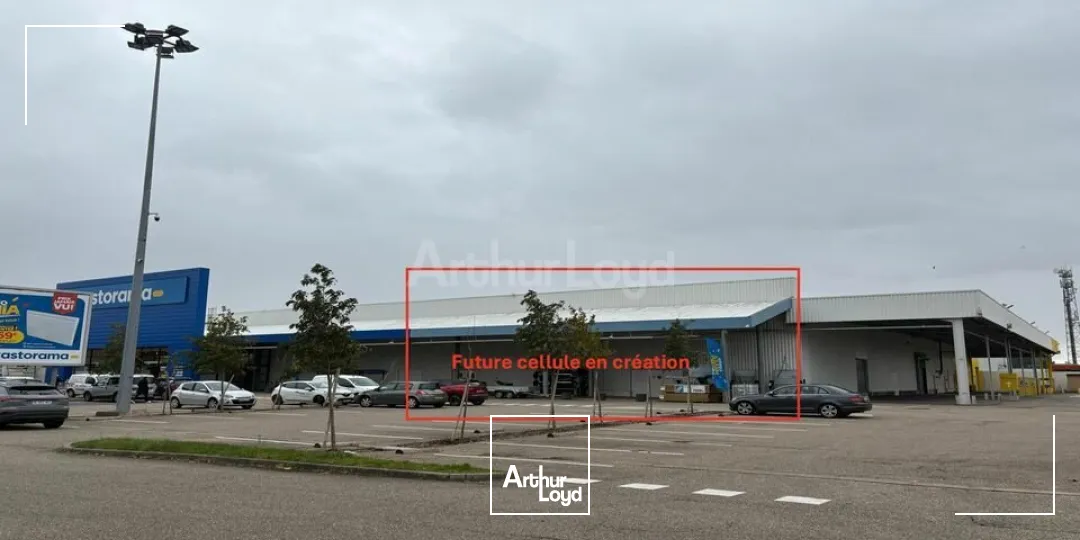 LOCAL COMMERCIAL à LOUER de 1396 m²