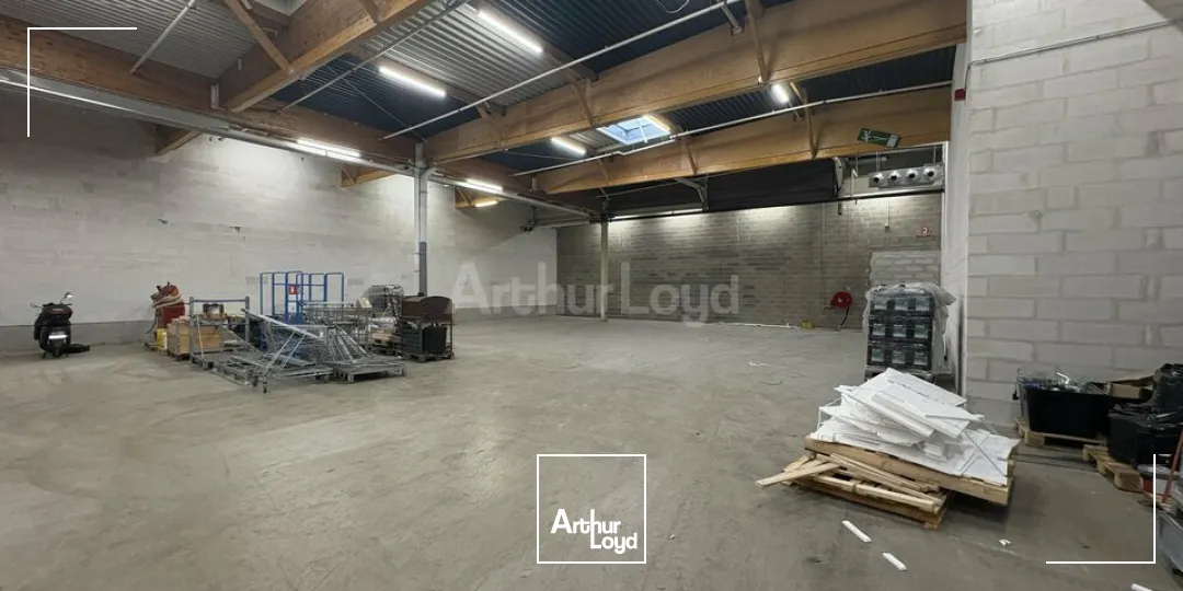 LOCAL COMMERCIAL à LOUER de 1396 m²