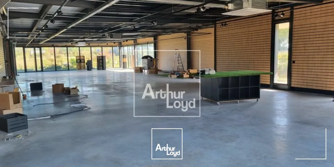  LOCAL COMMERCIAL RECENT AVEC BELLE VISIBILITÉ