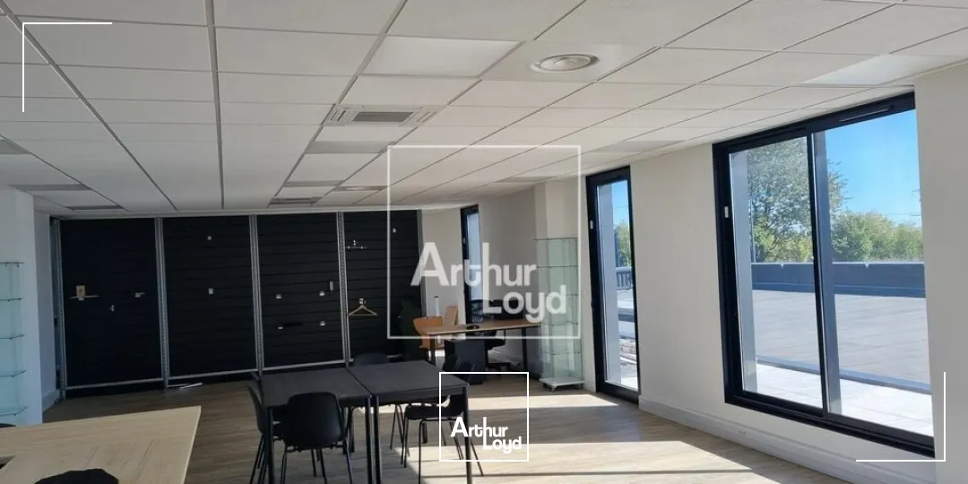  LOCAL COMMERCIAL RECENT AVEC BELLE VISIBILITÉ